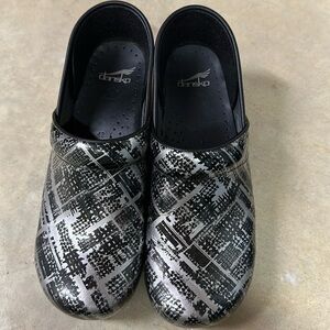 Dansko original clogs size 42.